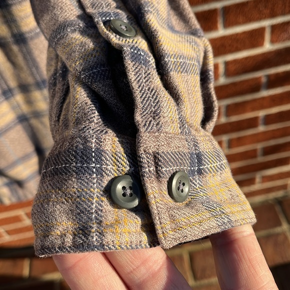 Patagonia Soft and Thick Flannel Button Down Shirt Tan Navy Gold L/S Mens Medium - Picture 6 of 10